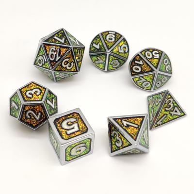 ลูกเต๋า Polyhedral ขนาดเล็กที่ใช้งานได้จริงปลอดสารพิษสวมลูกเต๋าโลหะแบบกำหนดเองที่ทนทาน