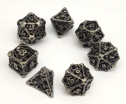 ลูกเต๋า Polyhedral สีดำบนโต๊ะไม่มีกลิ่น, ลูกเต๋าโลหะคมน้ำหนักเบา