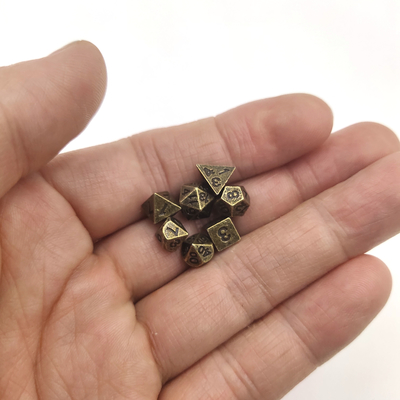 เกมพนันกระดานหรือไพ่ มินิ โพลีเอดรัล ไดส์เกม Dungeons And Dragons Hand Carved