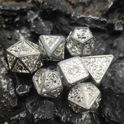 ขอบการ์ดโลหะ RPG ลูกเต๋าแกะสลักด้วยมือทนทานสำหรับ Savage World Polyhedral