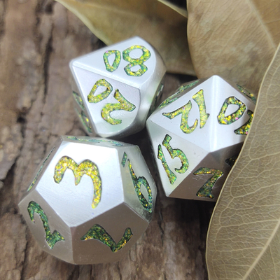 ลูกเต๋าหลายเหลี่ยมขัดเงาโลหะสุดหรูแฮนด์เมด DND Sharp Mini