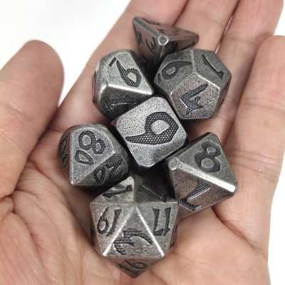 ชุดลูกเต๋า RPG รูปทรงหลายเหลี่ยมซัพพลายเออร์ขนาดเล็กสำหรับดันเจี้ยนและมังกรรูปทรงหลายหน้าทน