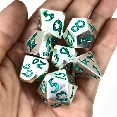 โลหะผสมสังกะสี DND Mini Dice ชุดลูกเต๋า Handcrafted ที่ทนต่อการสึกหรอสำหรับ DND หรือ RPG