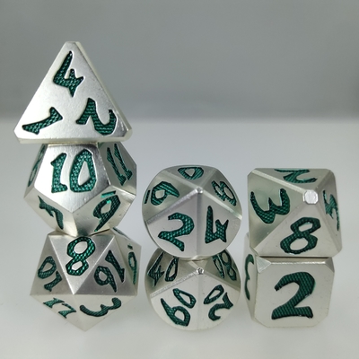 โลหะผสมสังกะสี DND Mini Dice ชุดลูกเต๋า Handcrafted ที่ทนต่อการสึกหรอสำหรับ DND หรือ RPG