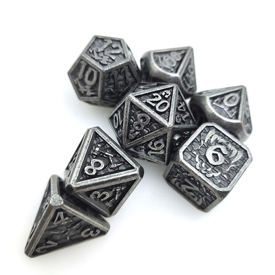 Anti Wear Sturdy Metal RPG Dice Cuprum Polyhedral Dice Set สีดำและสีขาว