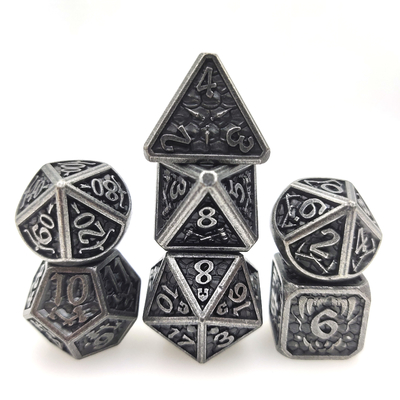 Anti Wear Sturdy Metal RPG Dice Cuprum Polyhedral Dice Set สีดำและสีขาว