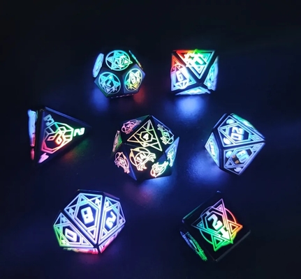 ไลท์อัพ DND Dice สามารถชาร์จใหม่ได้ด้วยกล่องชาร์จ 7 PCS LED Electronic Dice สําหรับโต๊ะ
