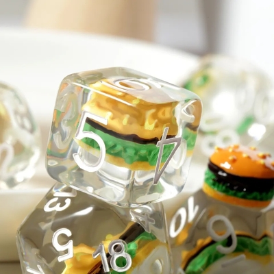 ชุดลูกเต๋า DND Polyhedral Custom แฮมเบอร์เกอร์เกมสําหรับเกมโต๊ะ RPG