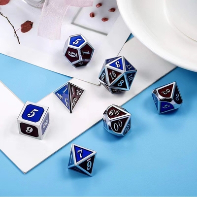 สีสัน สีขาว งานฝีมือ โลหะแข็ง ลูกเต๋า มังกรและเกมพาน DND RPG