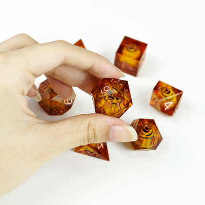 เดี๋ยวก็ตื่นสายตา + สีเหลือง รีซินเกมโต๊ะลูกเต๋า