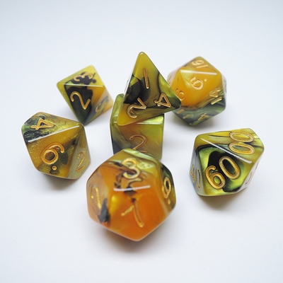 สีเหลืองและสีดํา มาร์บอร์เรซิน RPG Dice เกมโต๊ะ Dice Set