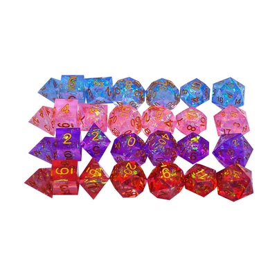 ตัวละครสีฟ้าและสีสตรีป ราซิน เล่นลูกเต๋าหลาย -noodle มังกรและ Dungeon dnd dice