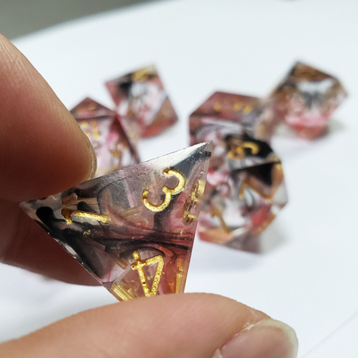 สีแดงและสีดํา โฟลยผสมกลิ่นคริสตัลควัน ธ อร์สิน บอร์ดไดส์ ชุด dnd dice