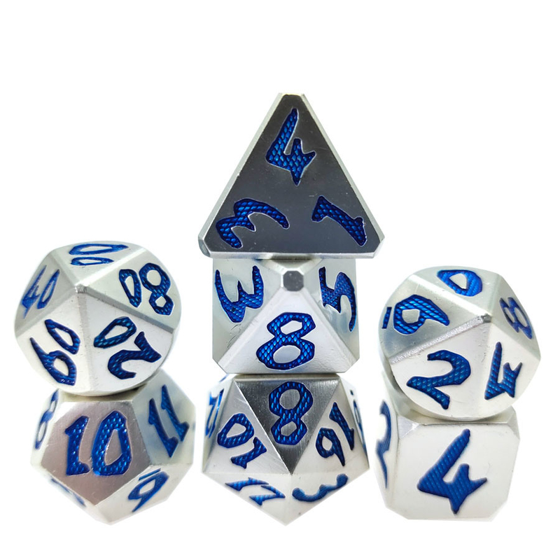 ขายส่งโลหะเรืองแสงสีเขียว DND ลูกเต๋า 7 ชิ้นปลอดสารพิษ Polyhedral ลูกเต๋าชุดวัสดุสีฟ้าอ่อน